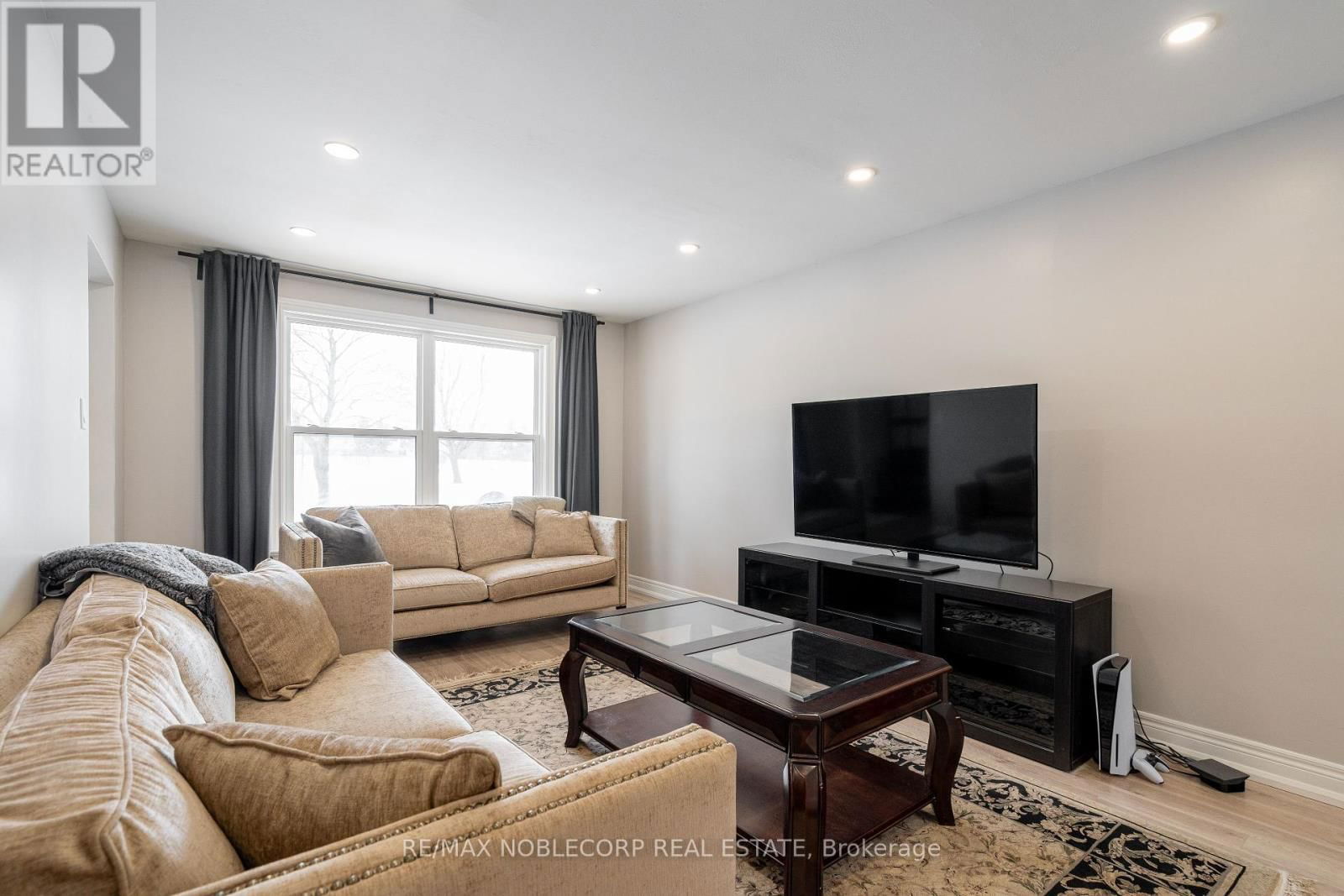 115 WILLIAM ROE BOULEVARD Image 22