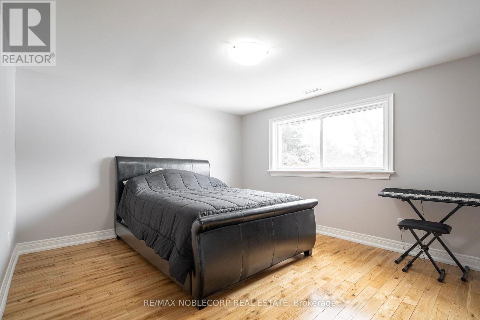 115 WILLIAM ROE BOULEVARD Image 25