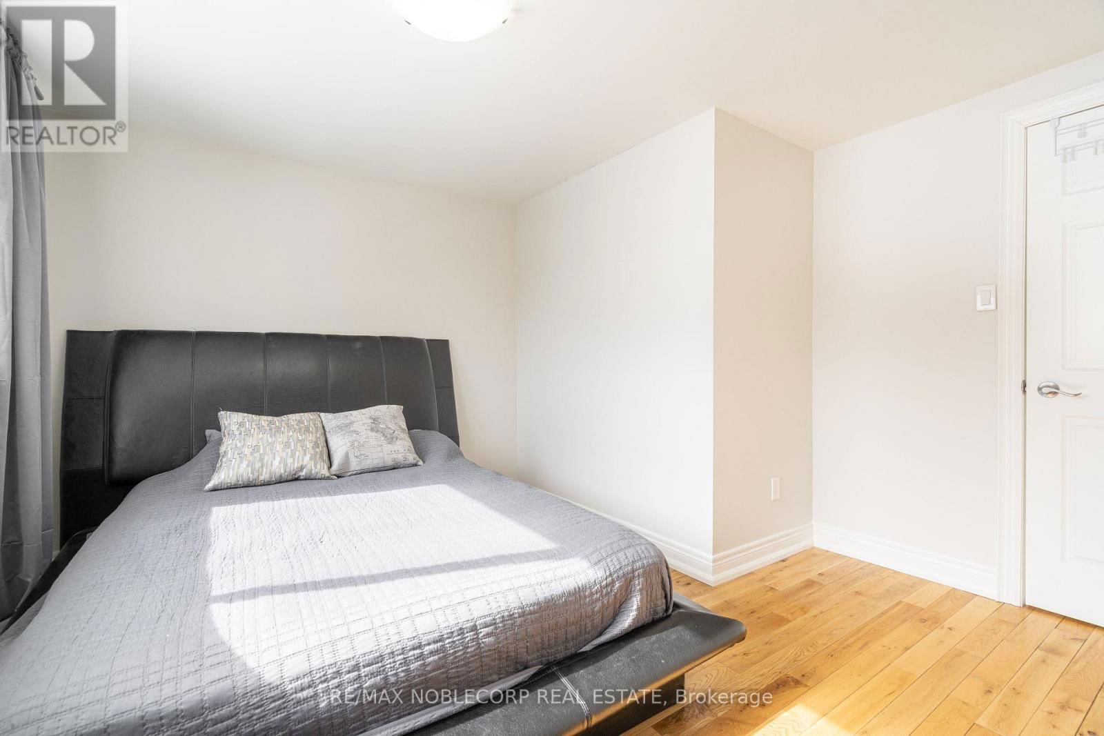 115 WILLIAM ROE BOULEVARD Image 28