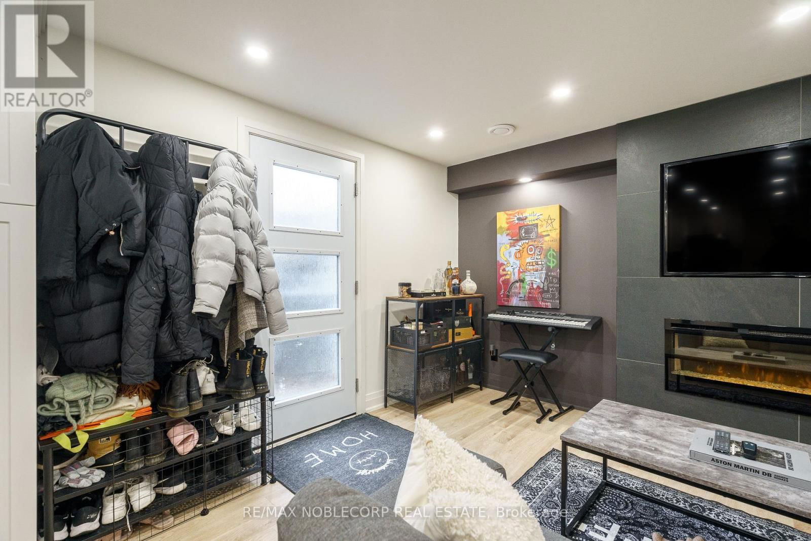 115 WILLIAM ROE BOULEVARD Image 30