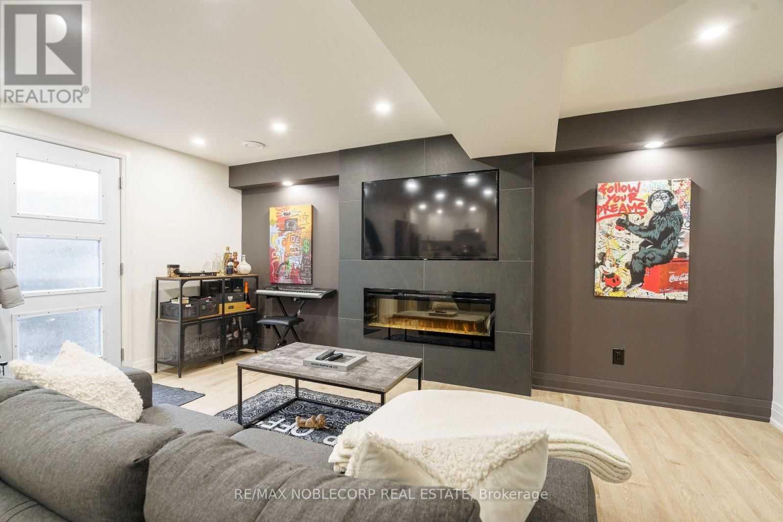 115 WILLIAM ROE BOULEVARD Image 32