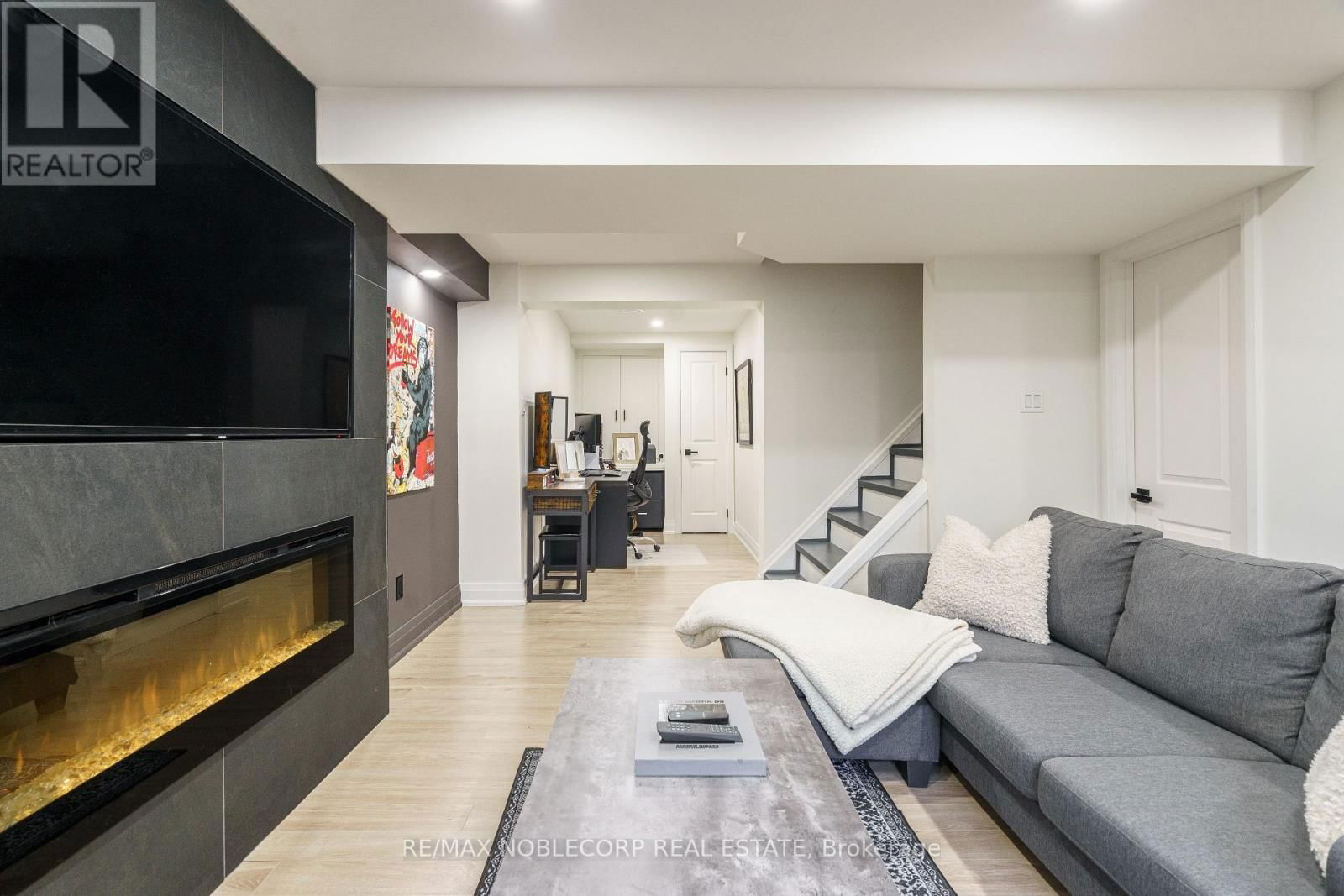 115 WILLIAM ROE BOULEVARD Image 34