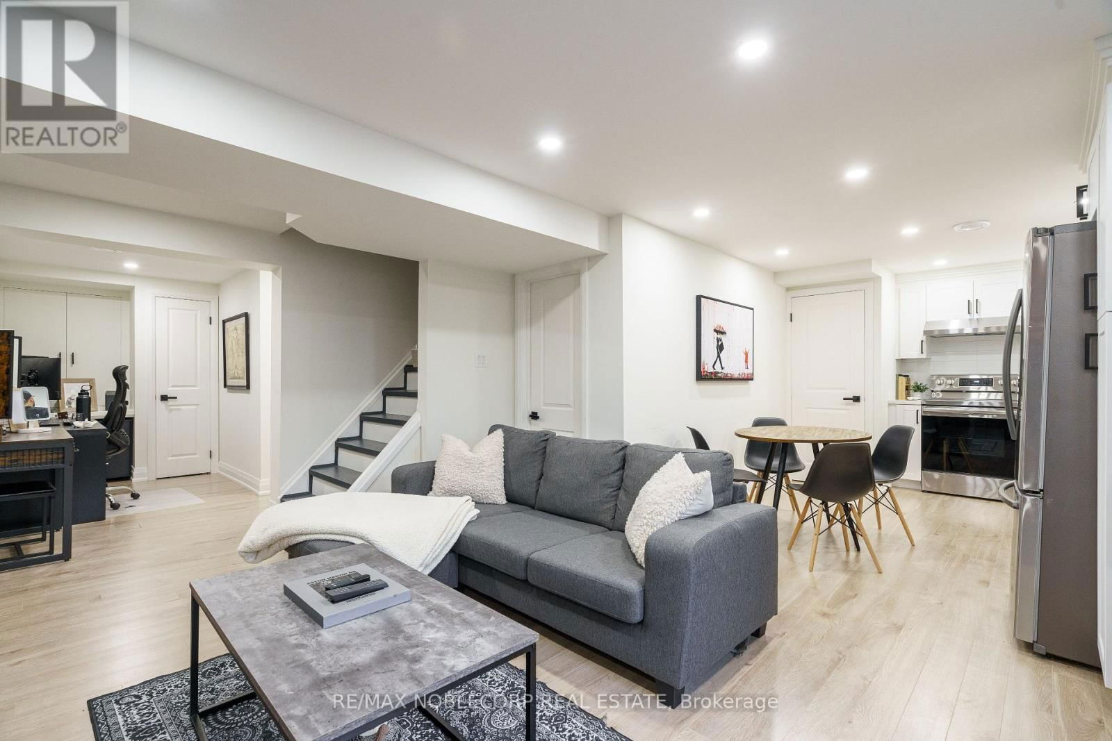 115 WILLIAM ROE BOULEVARD Image 35