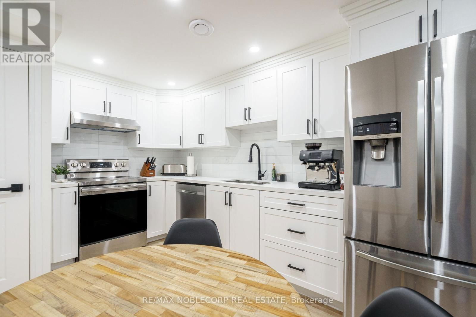 115 WILLIAM ROE BOULEVARD Image 36