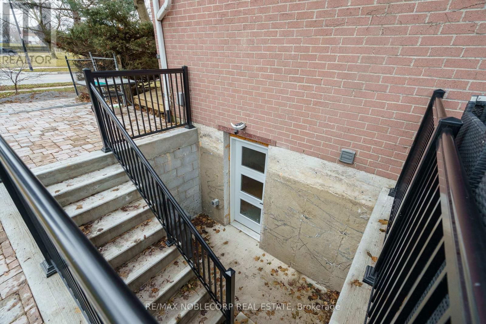 115 WILLIAM ROE BOULEVARD Image 47