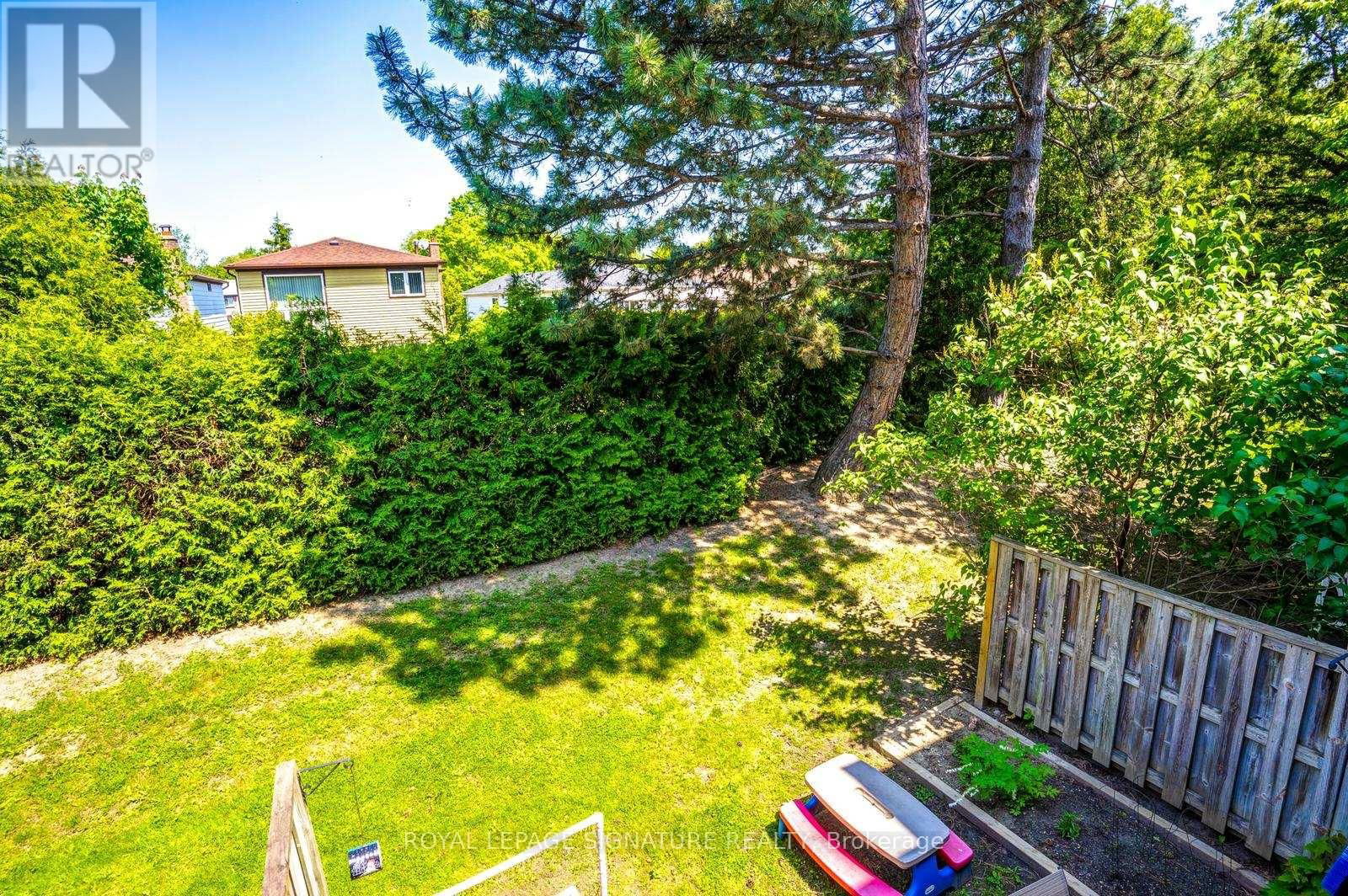 12 - 11 PLAISANCE ROAD Image 16