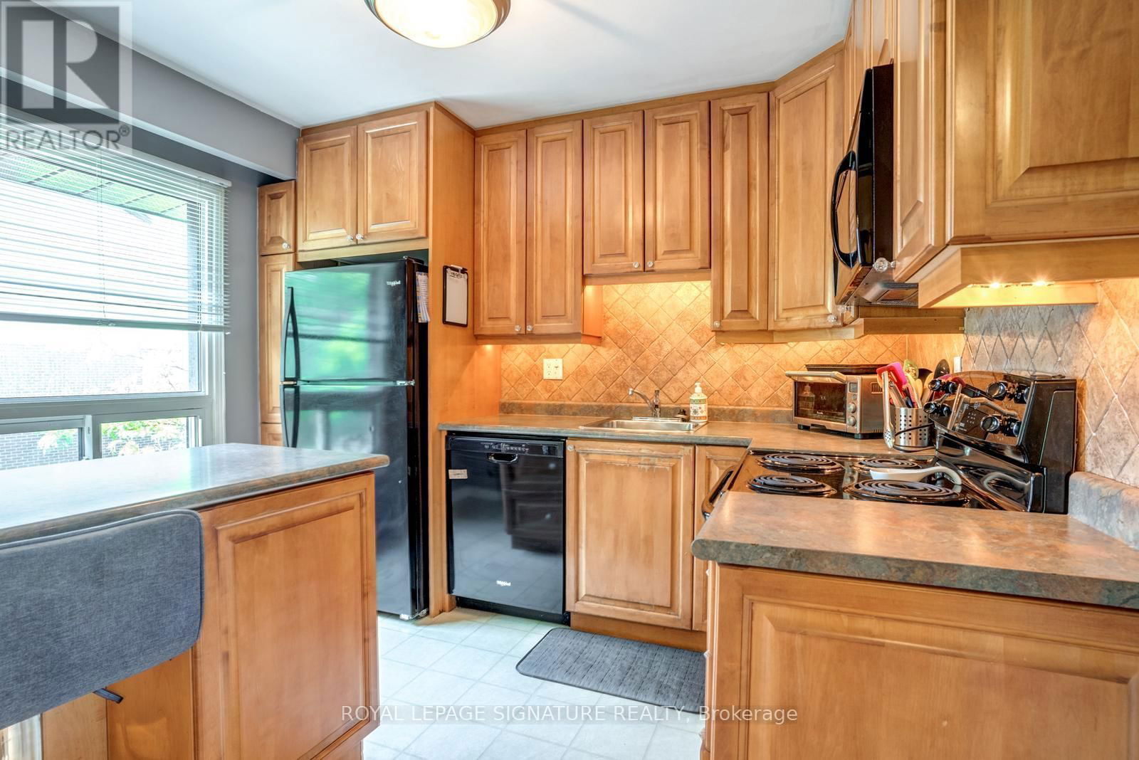 12 - 11 PLAISANCE ROAD Image 22