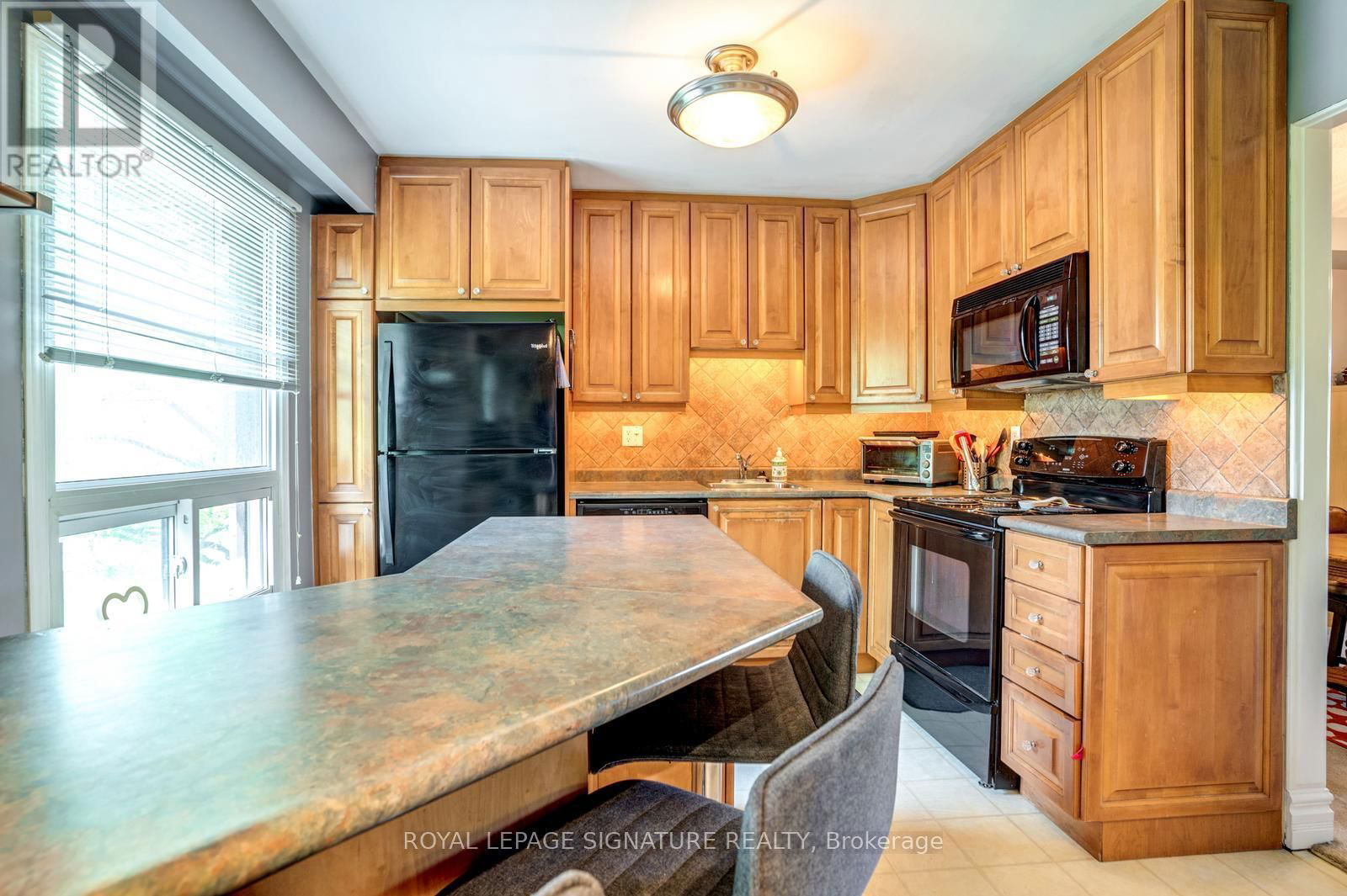 12 - 11 PLAISANCE ROAD Image 23