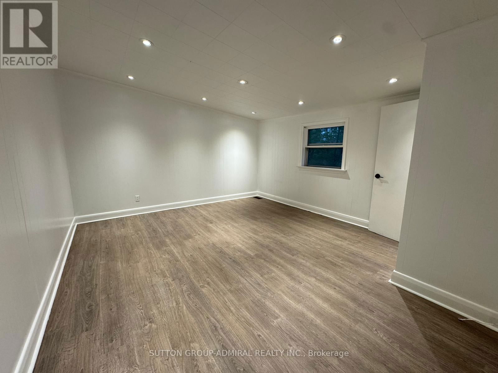 Back - 31 MACHELL AVENUE Image 6