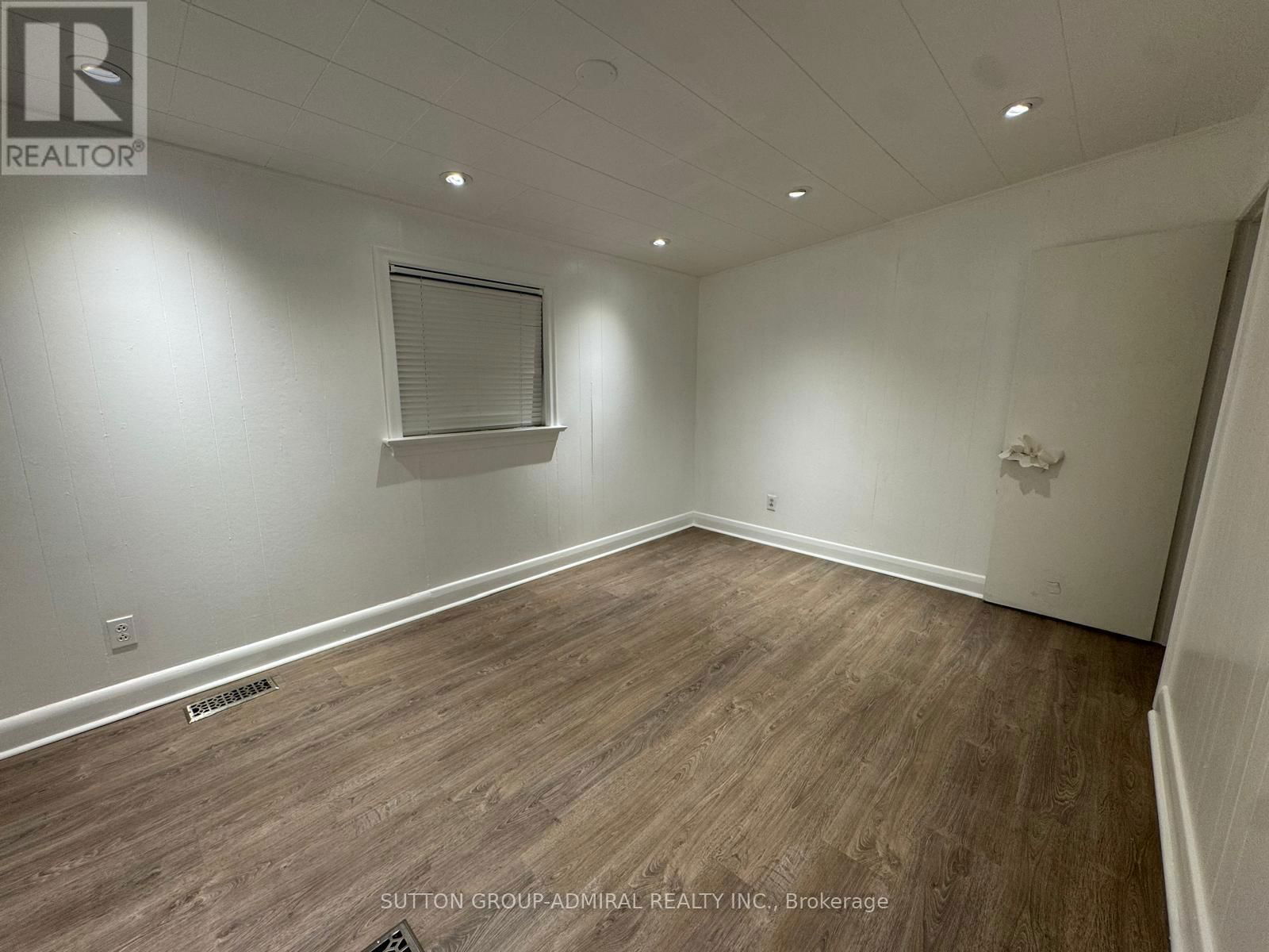 Back - 31 MACHELL AVENUE Image 7