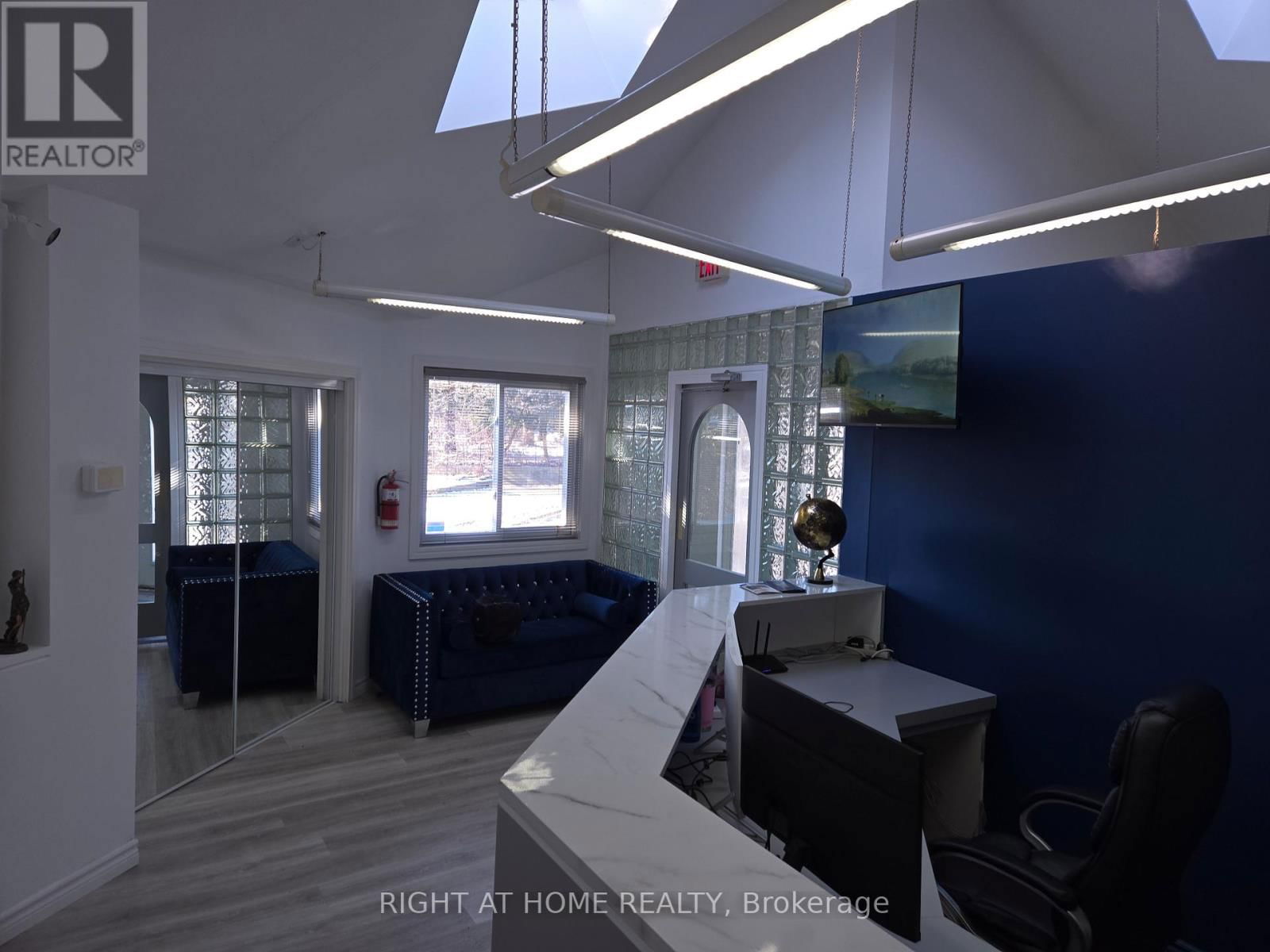 Main floor - 10014 YONGE STREET NORTH Image 11