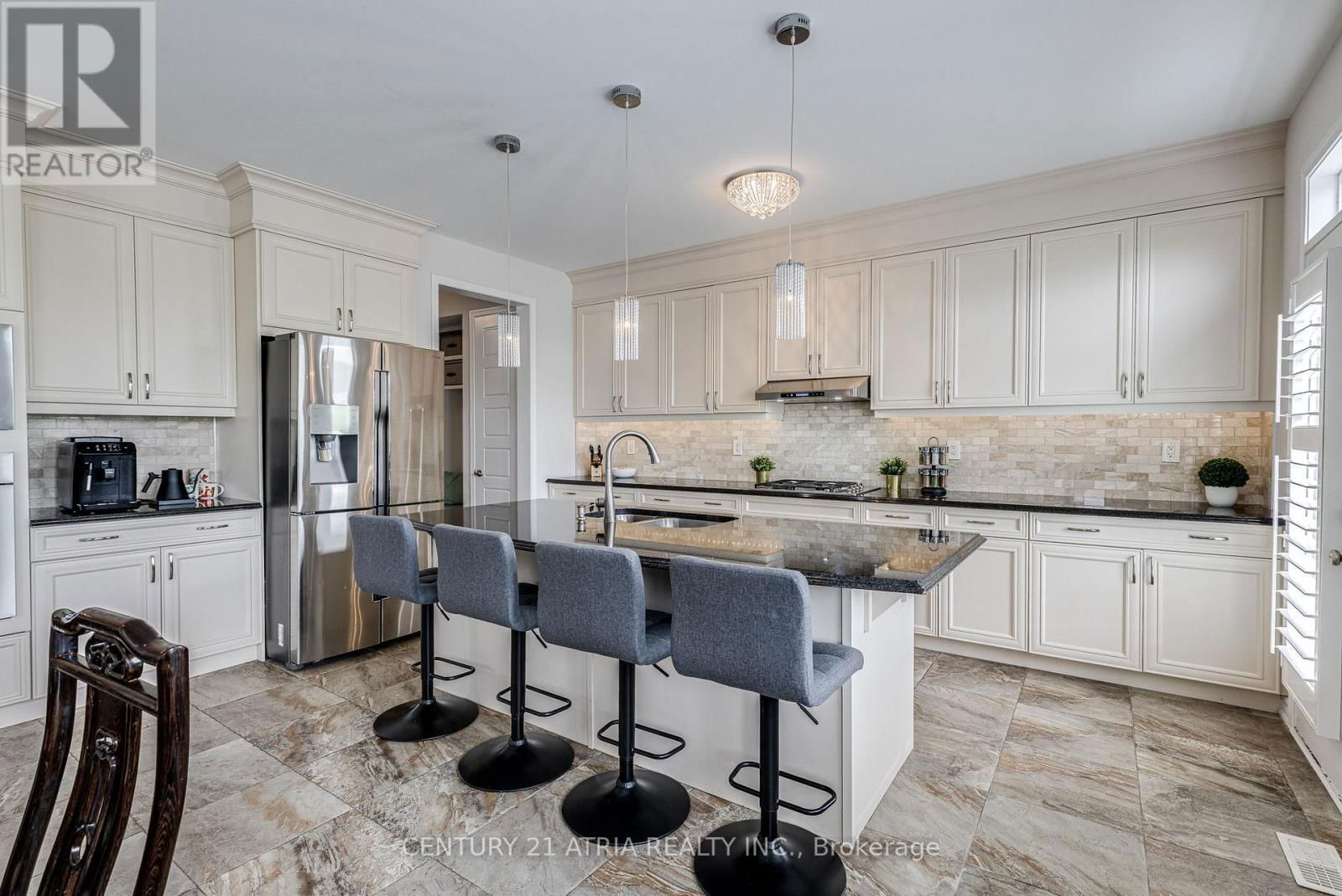 122 DEGRAAF CRESCENT Image 13