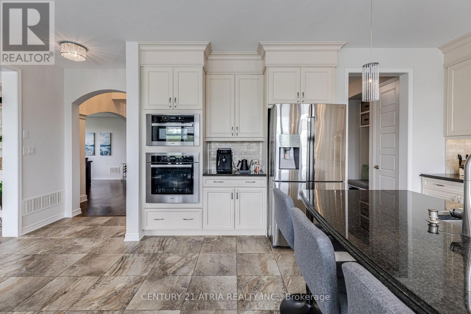 122 DEGRAAF CRESCENT Image 14