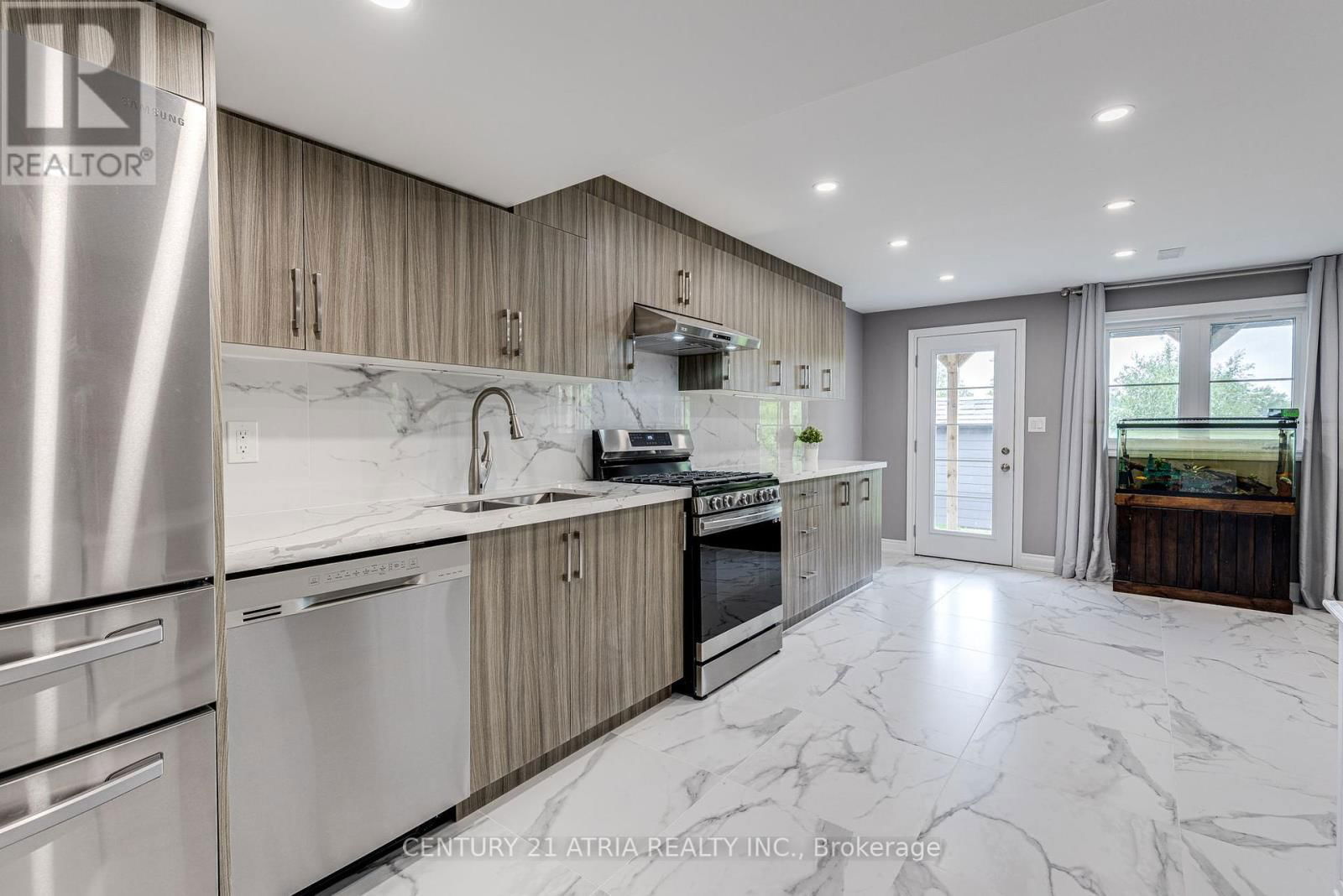 122 DEGRAAF CRESCENT Image 32