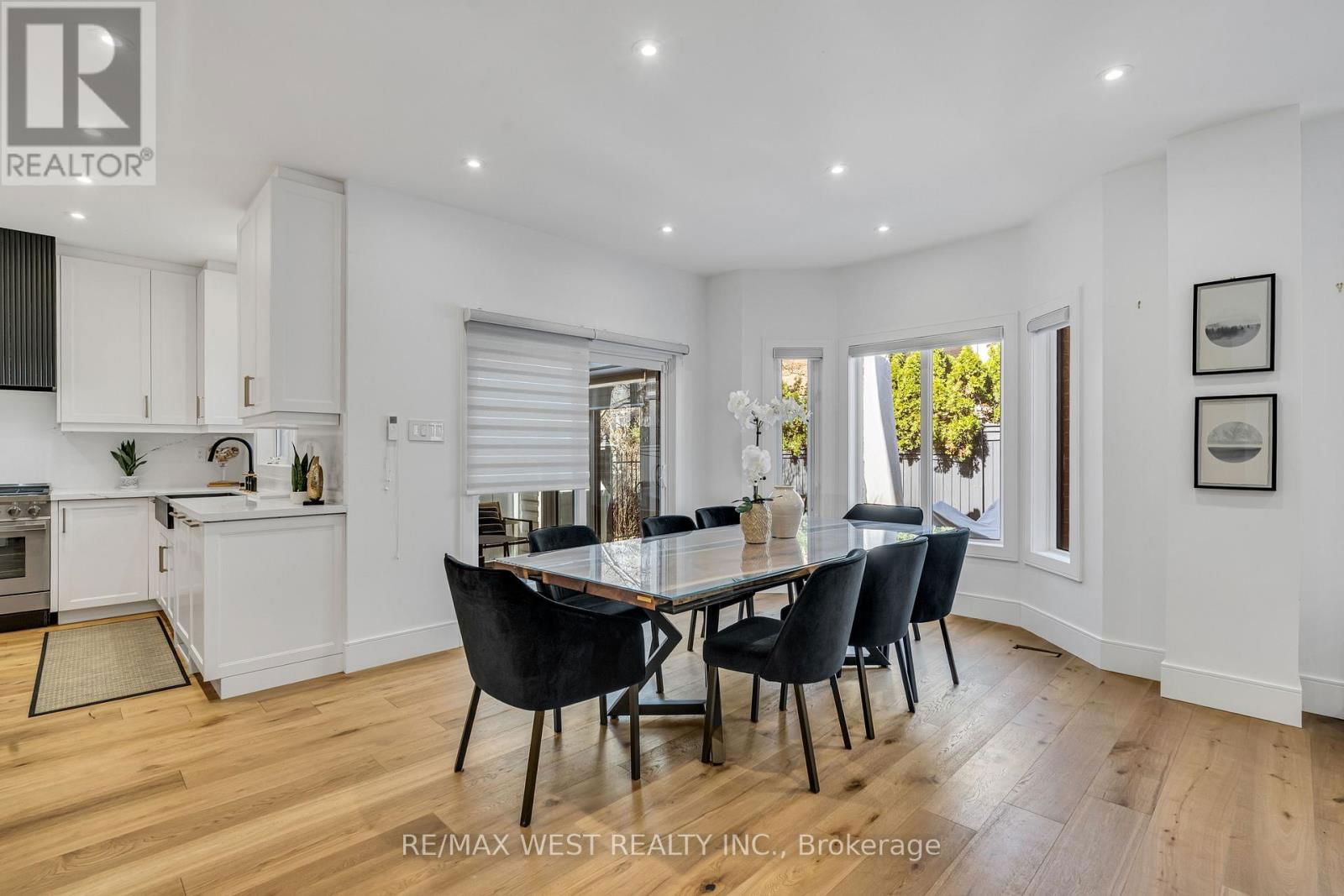 26 ARISTA GATE Image 10
