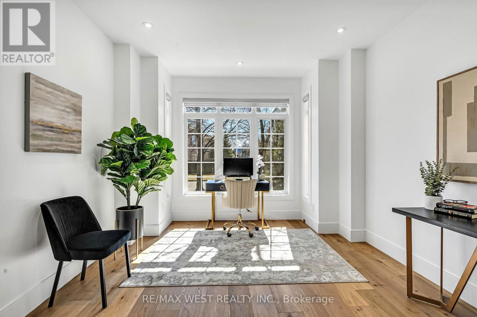 26 ARISTA GATE Image 14