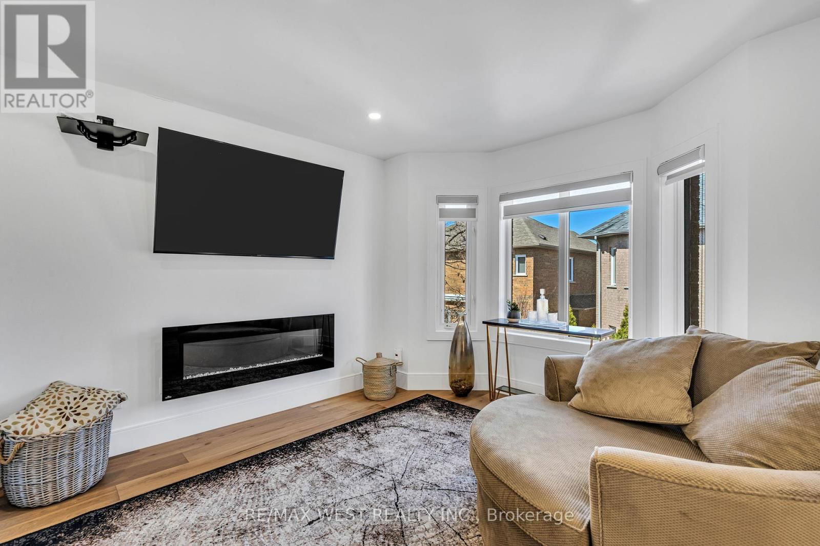 26 ARISTA GATE Image 18