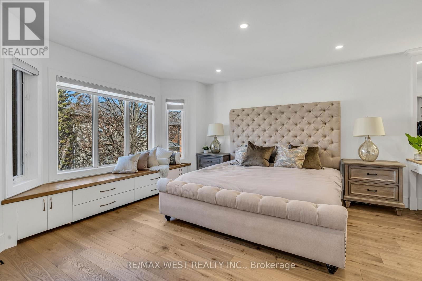 26 ARISTA GATE Image 19