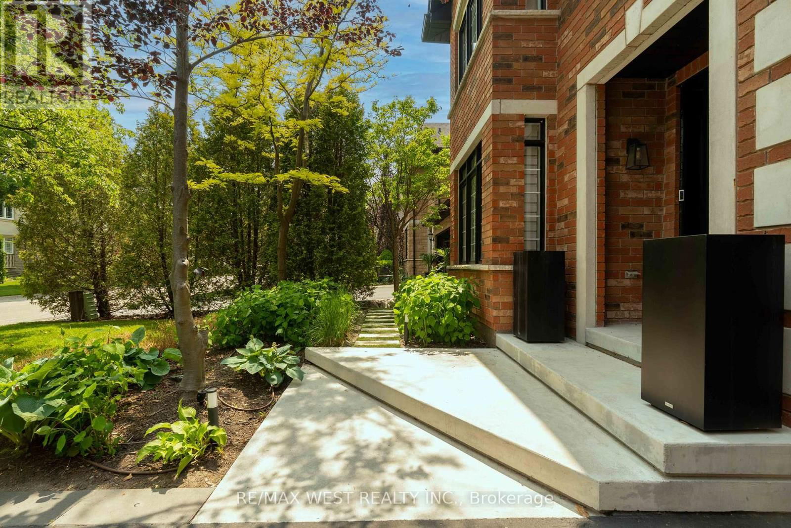 26 ARISTA GATE Image 2