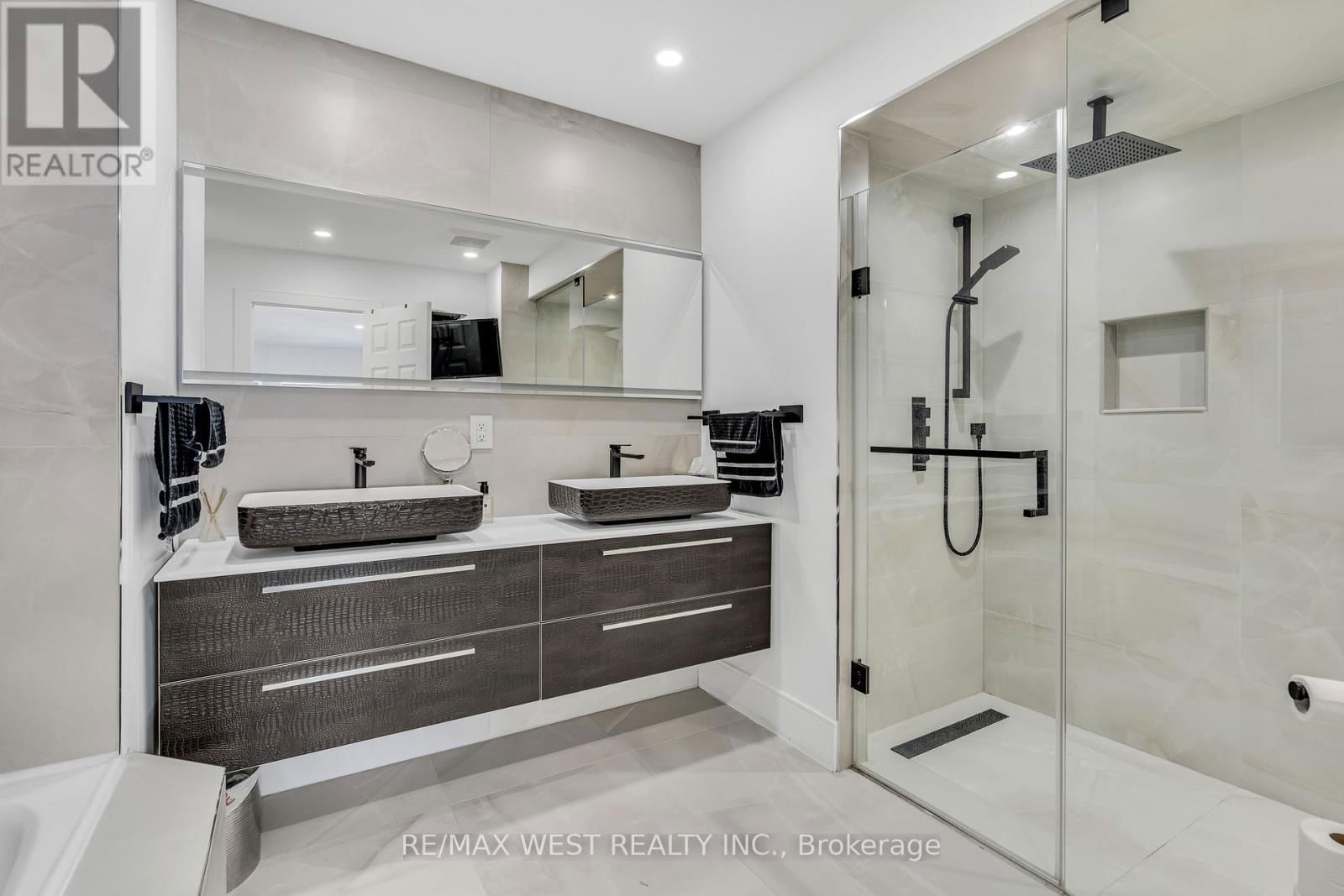 26 ARISTA GATE Image 22
