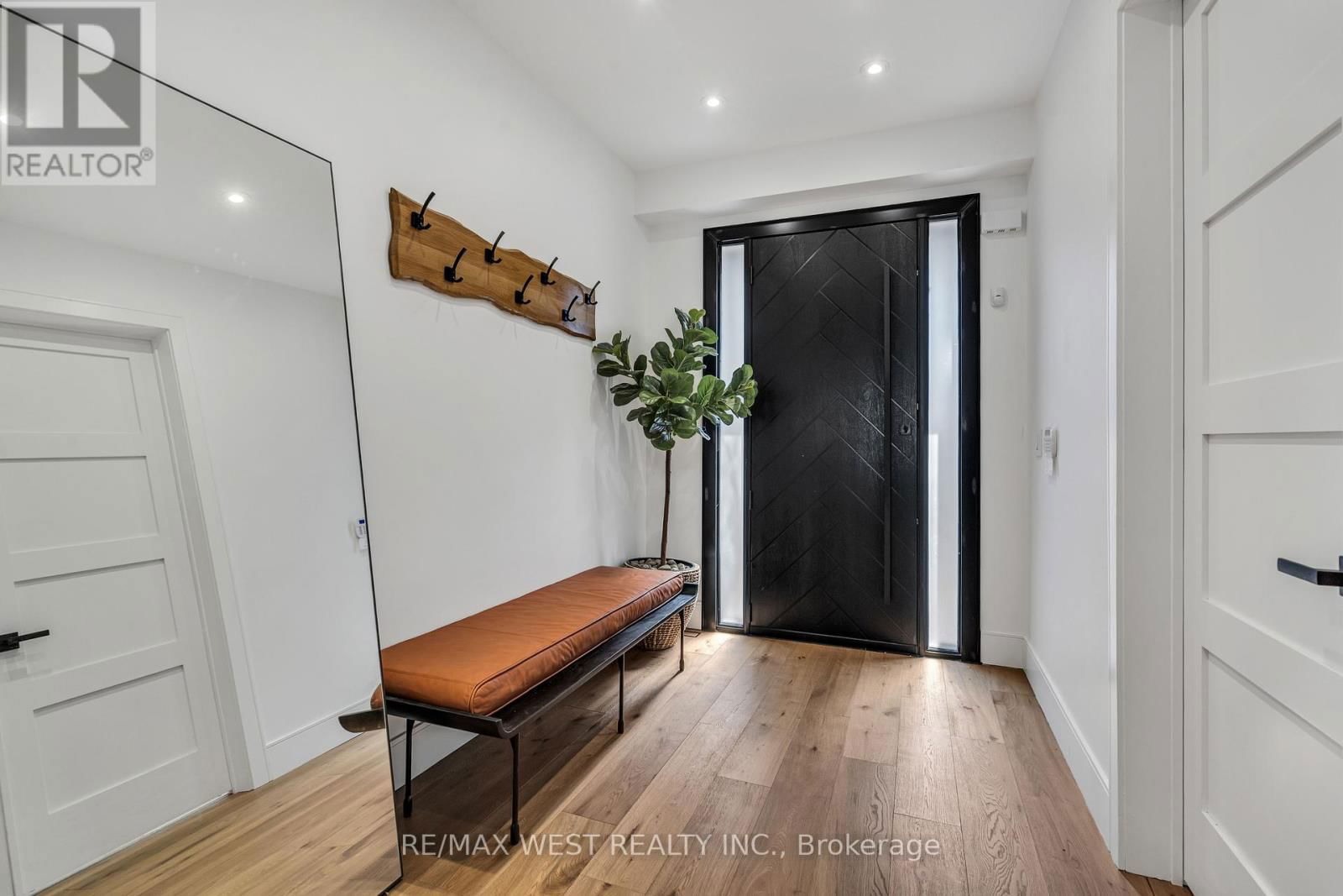 26 ARISTA GATE Image 3