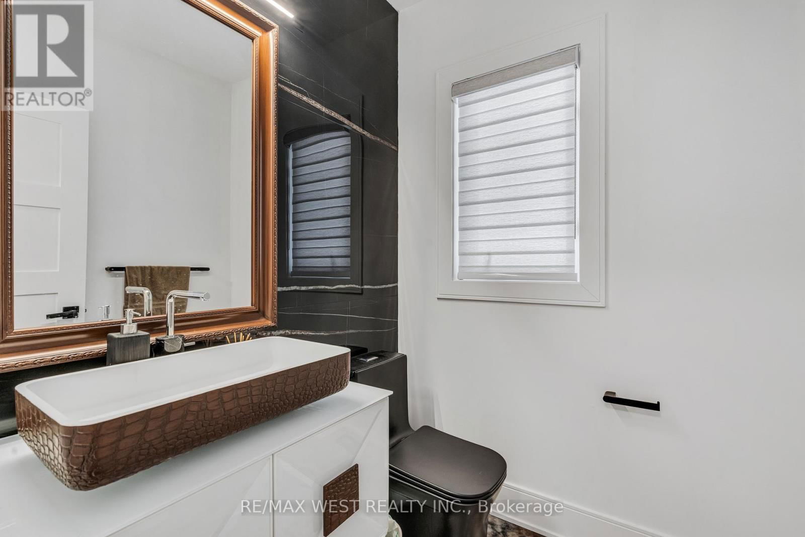 26 ARISTA GATE Image 31