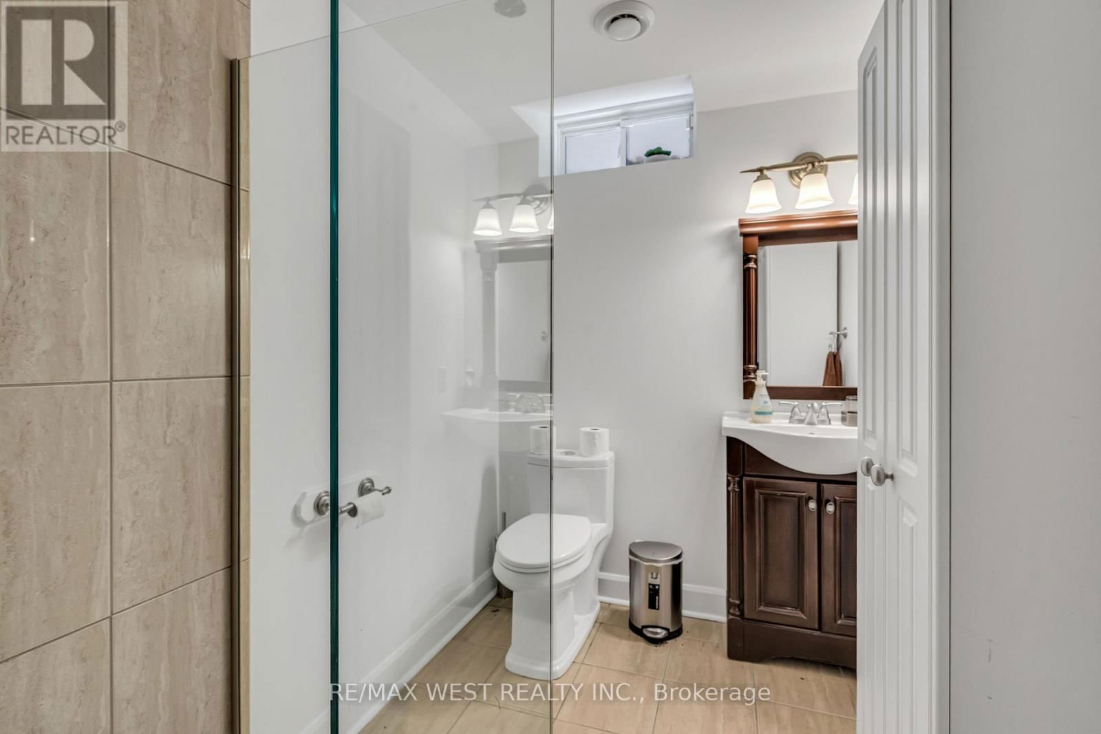 26 ARISTA GATE Image 35
