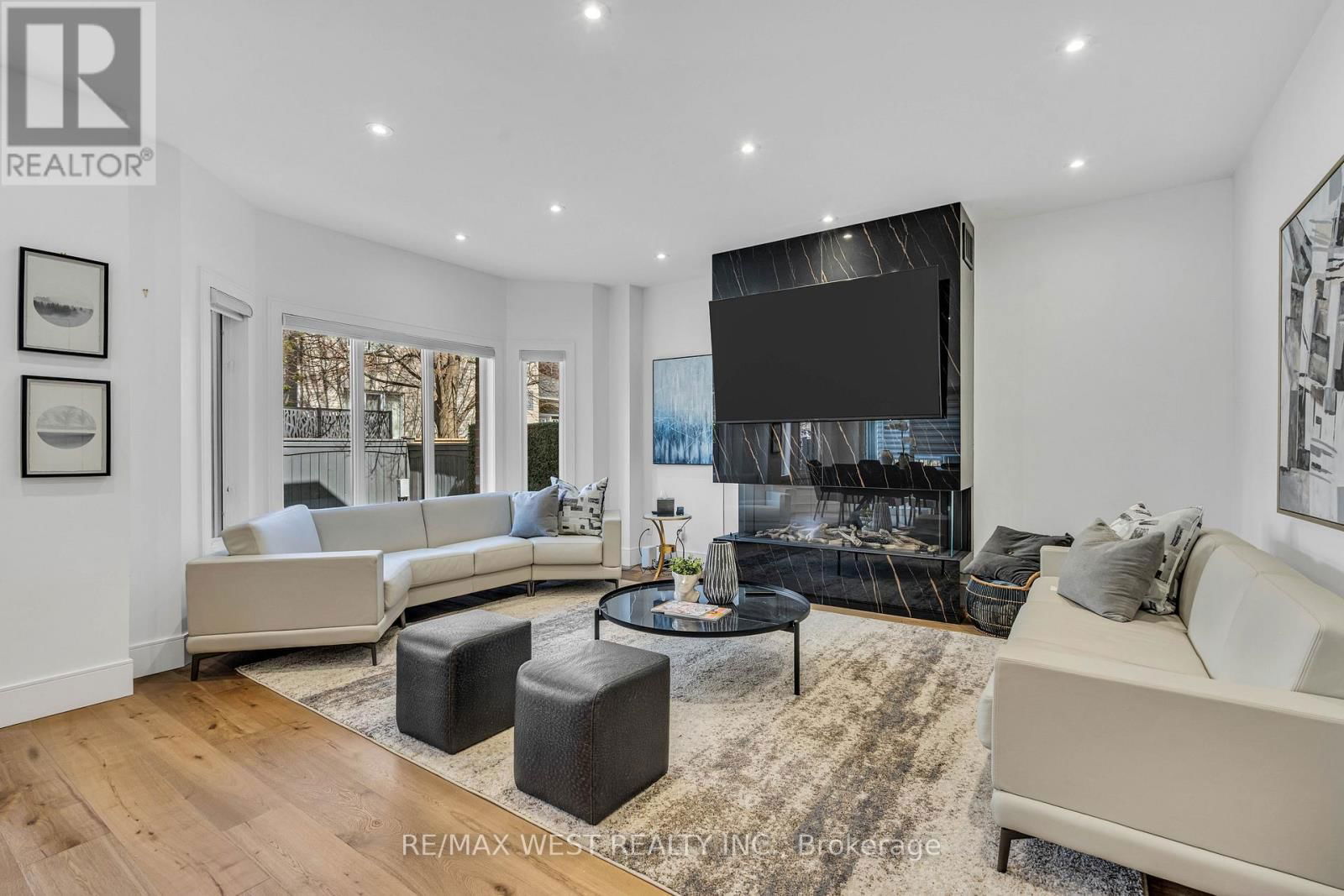 26 ARISTA GATE Image 4