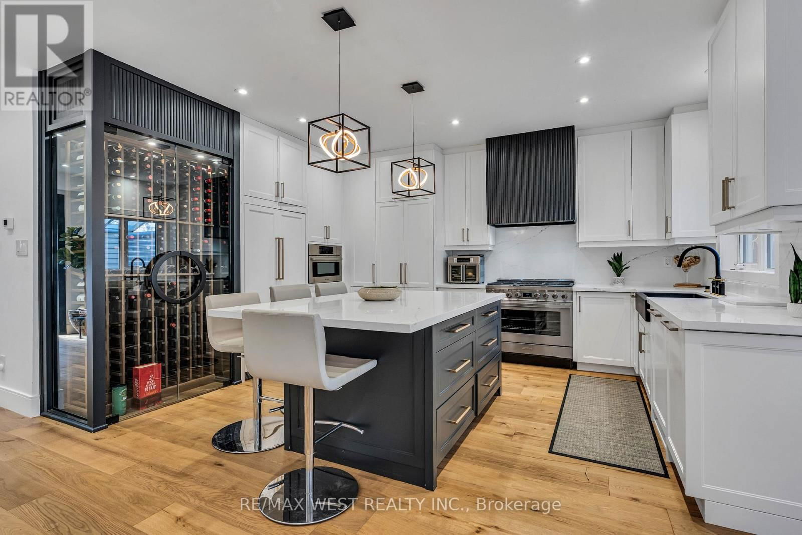 26 ARISTA GATE Image 6