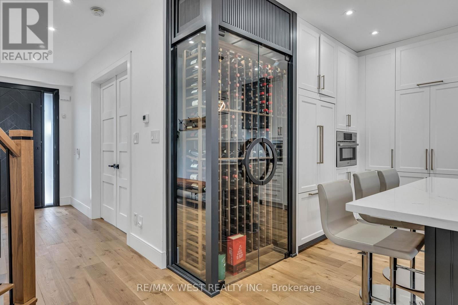 26 ARISTA GATE Image 8