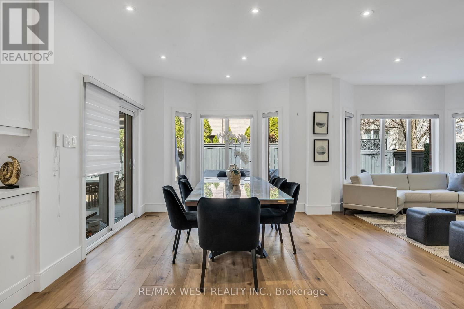 26 ARISTA GATE Image 9