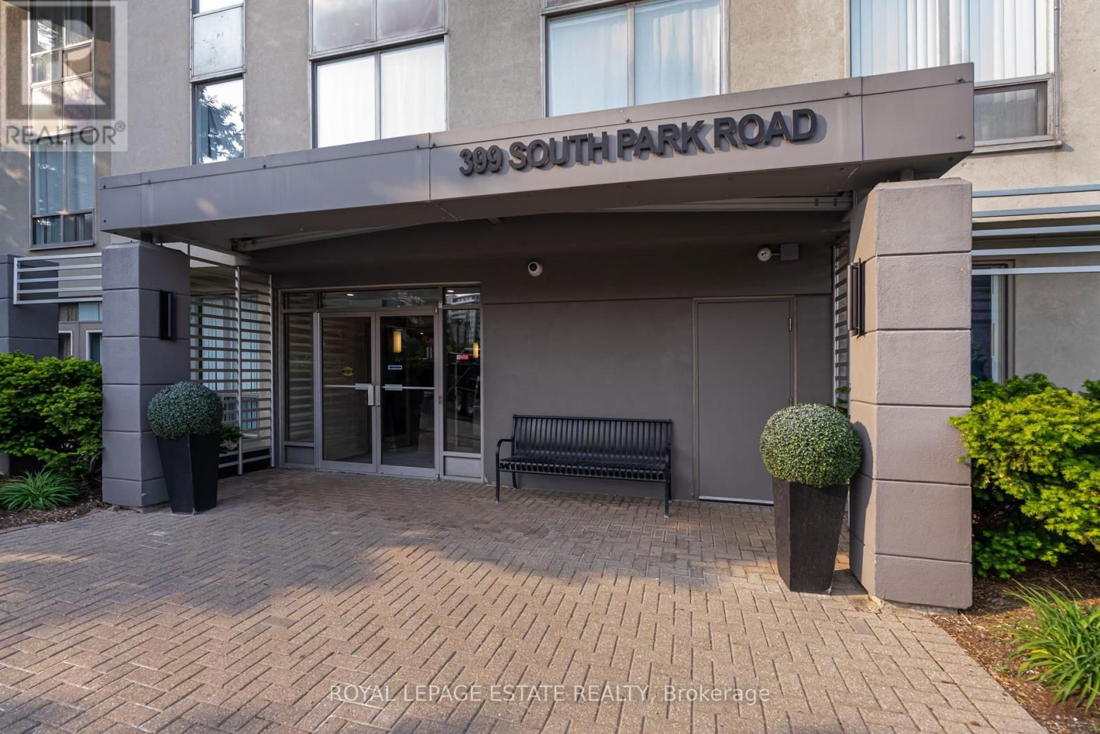 806 - 399 SOUTH PARK ROAD Image 2