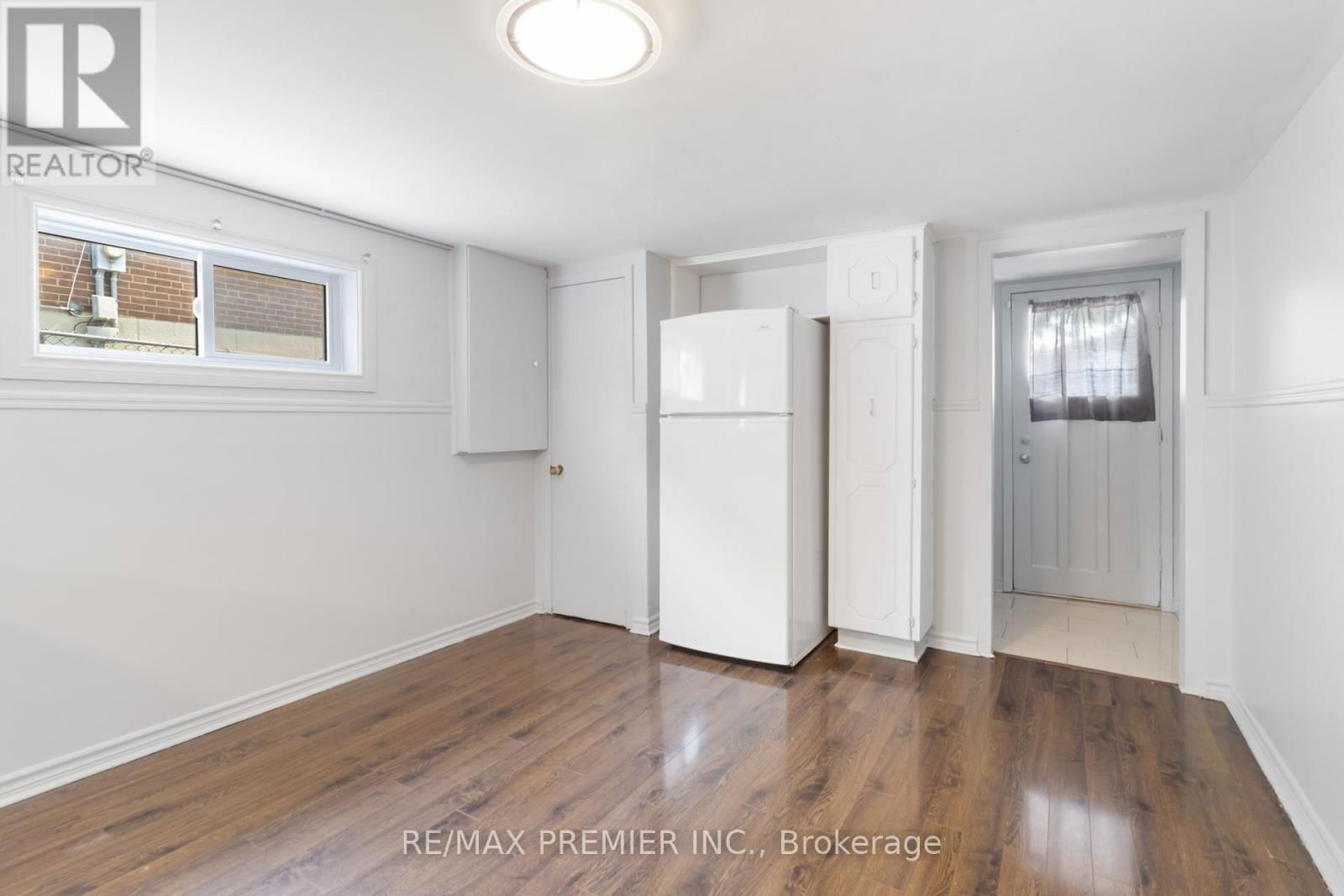 7872 MARTIN GROVE ROAD Image 10