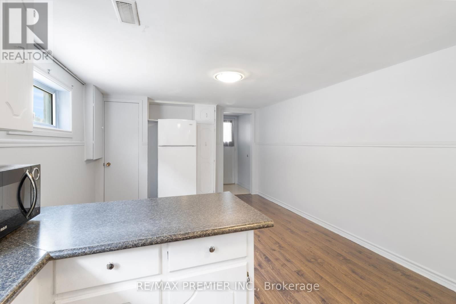 7872 MARTIN GROVE ROAD Image 12