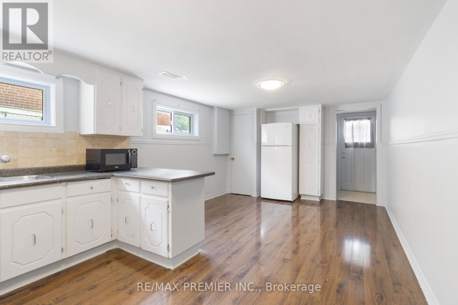 7872 MARTIN GROVE ROAD Image 14