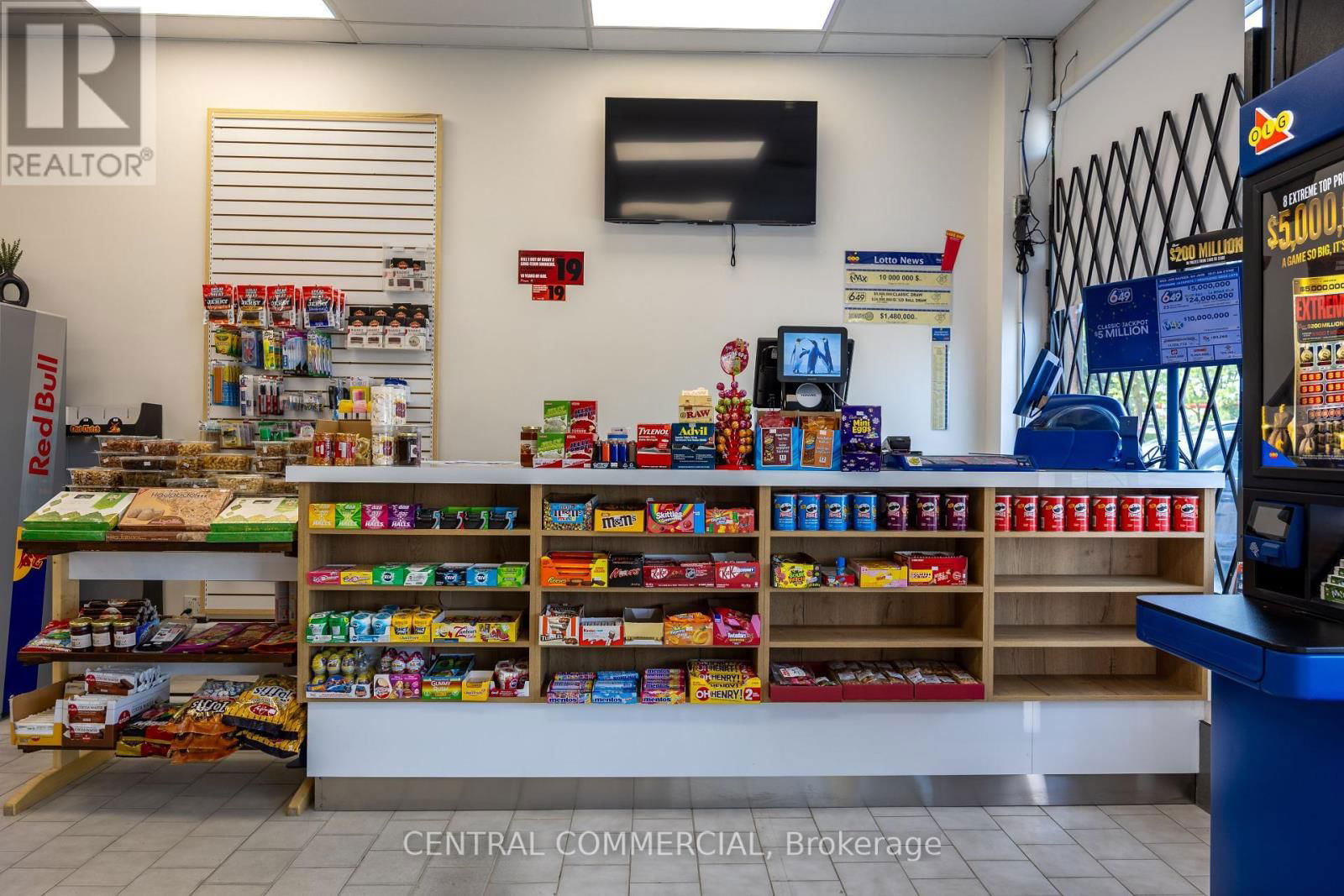 15461 YONGE STREET Image 12