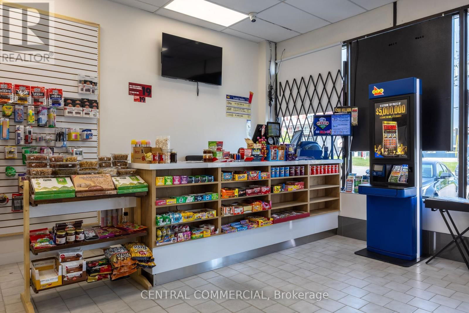 15461 YONGE STREET Image 21