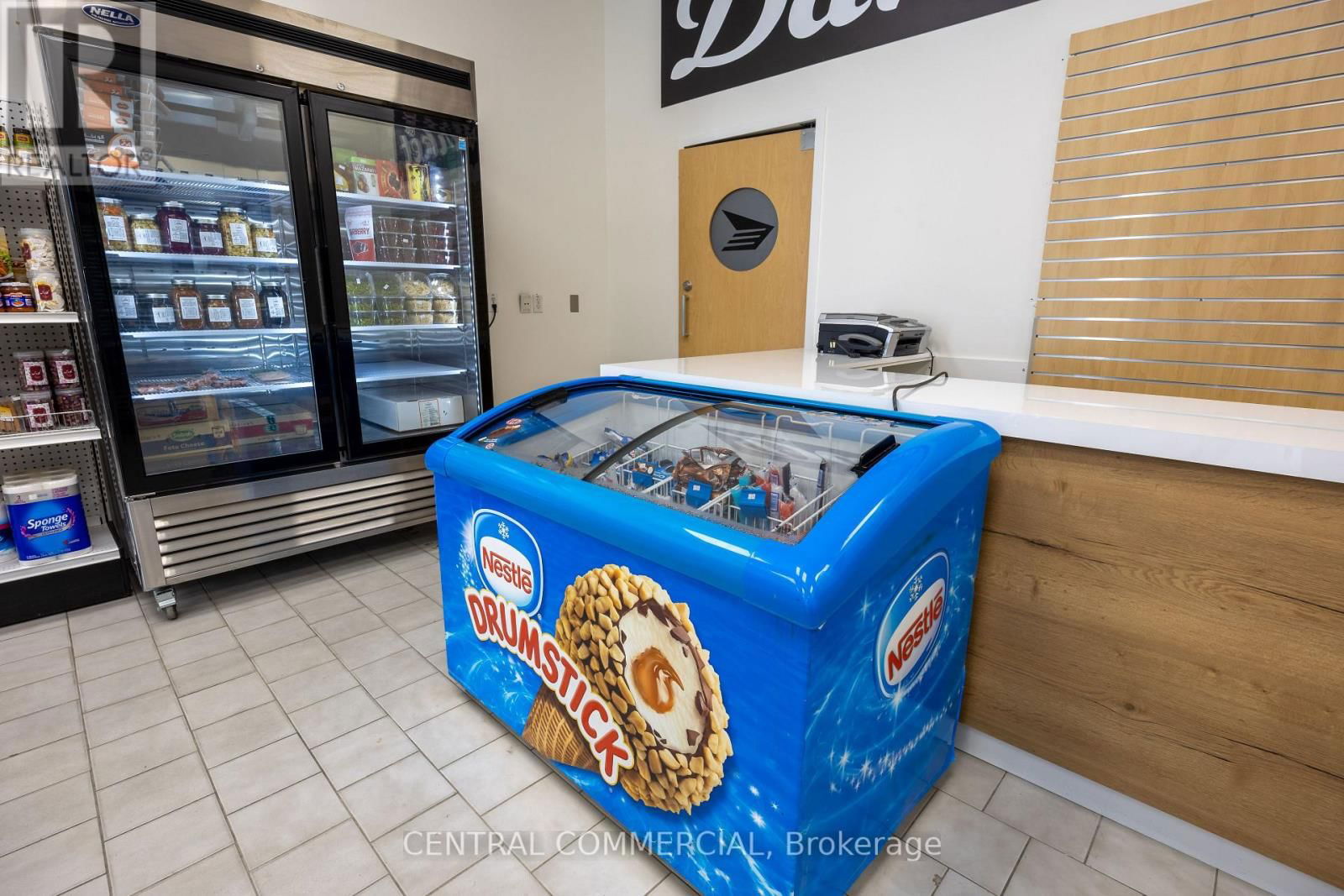 15461 YONGE STREET Image 7