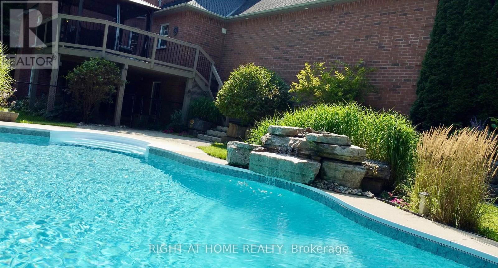 2 OAKVIEW PLACE Image 16