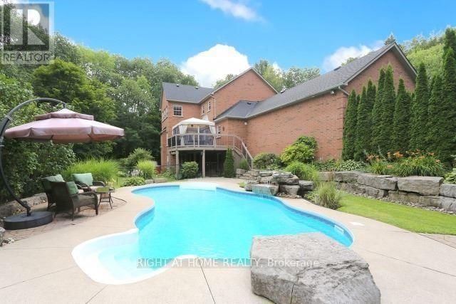 2 OAKVIEW PLACE Image 20
