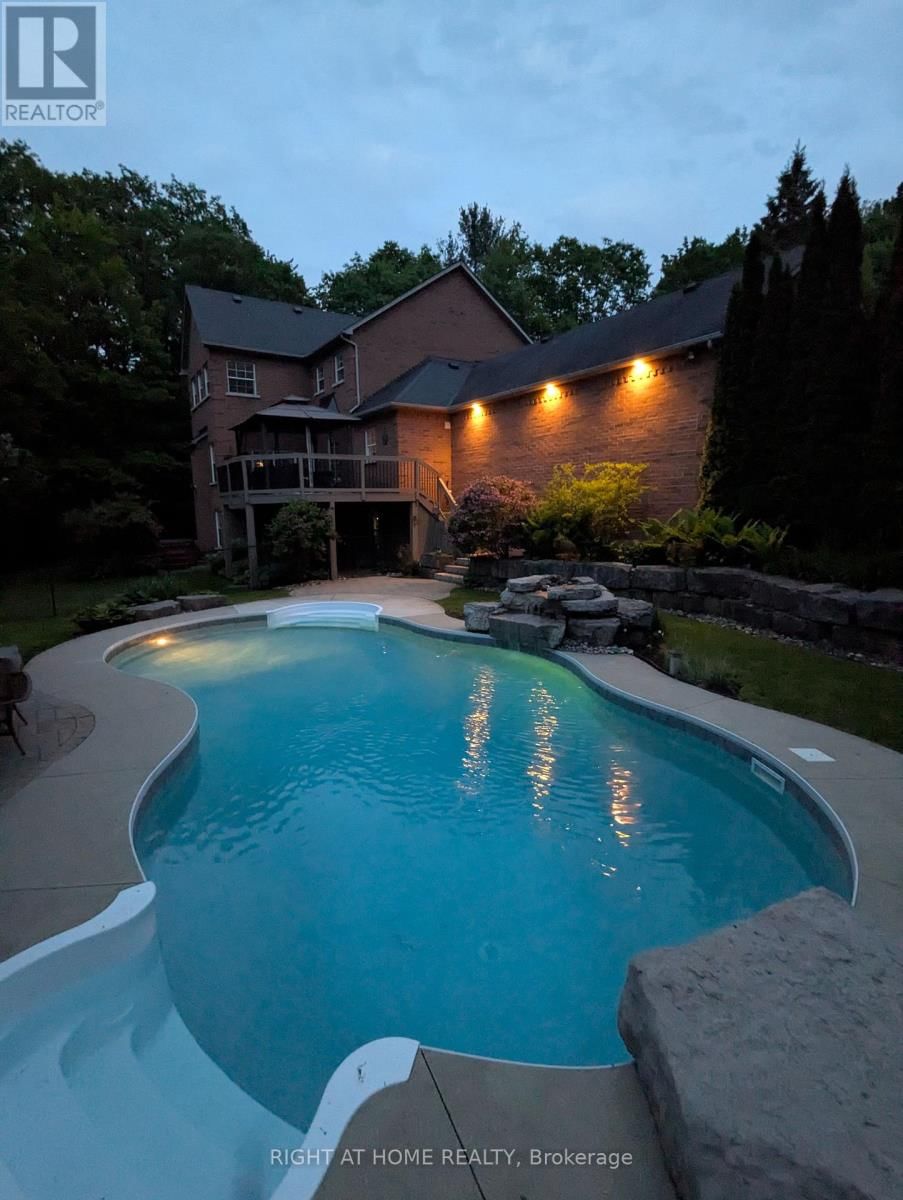 2 OAKVIEW PLACE Image 22