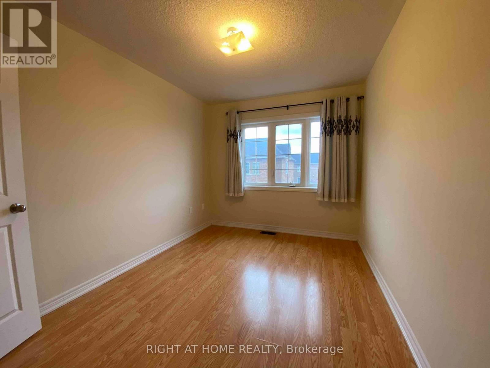 30 - 151 SILVERWOOD AVENUE Image 19
