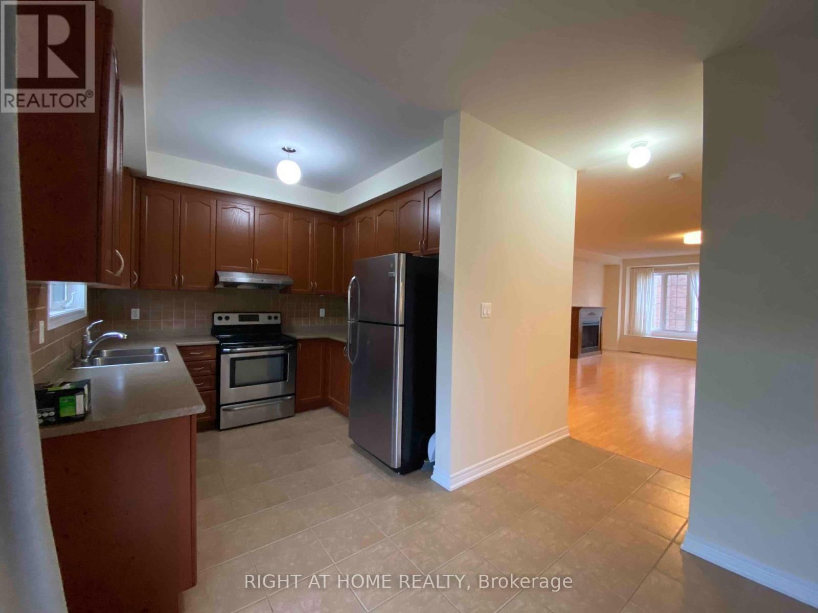 30 - 151 SILVERWOOD AVENUE Image 6