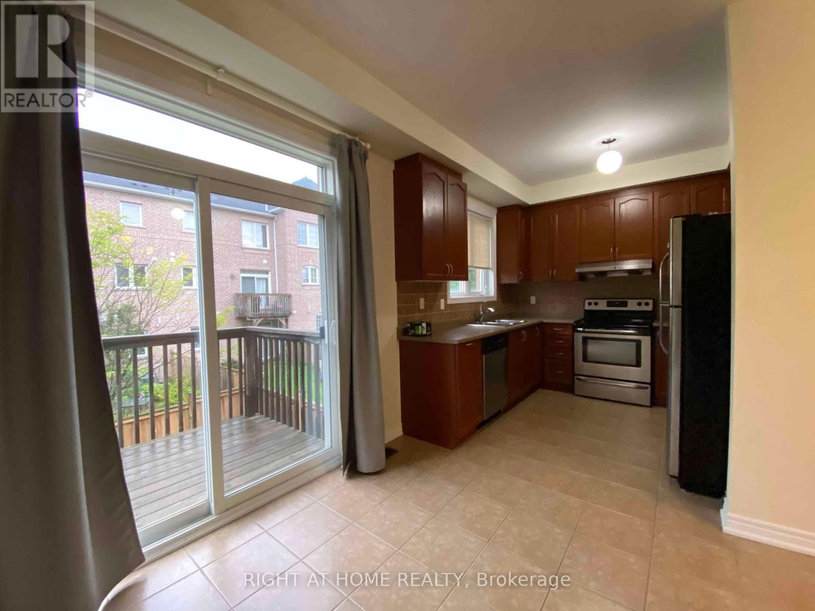 30 - 151 SILVERWOOD AVENUE Image 7