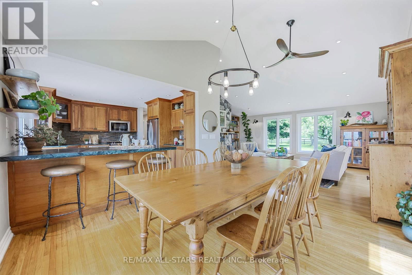 10240 4 CORNERS Image 17