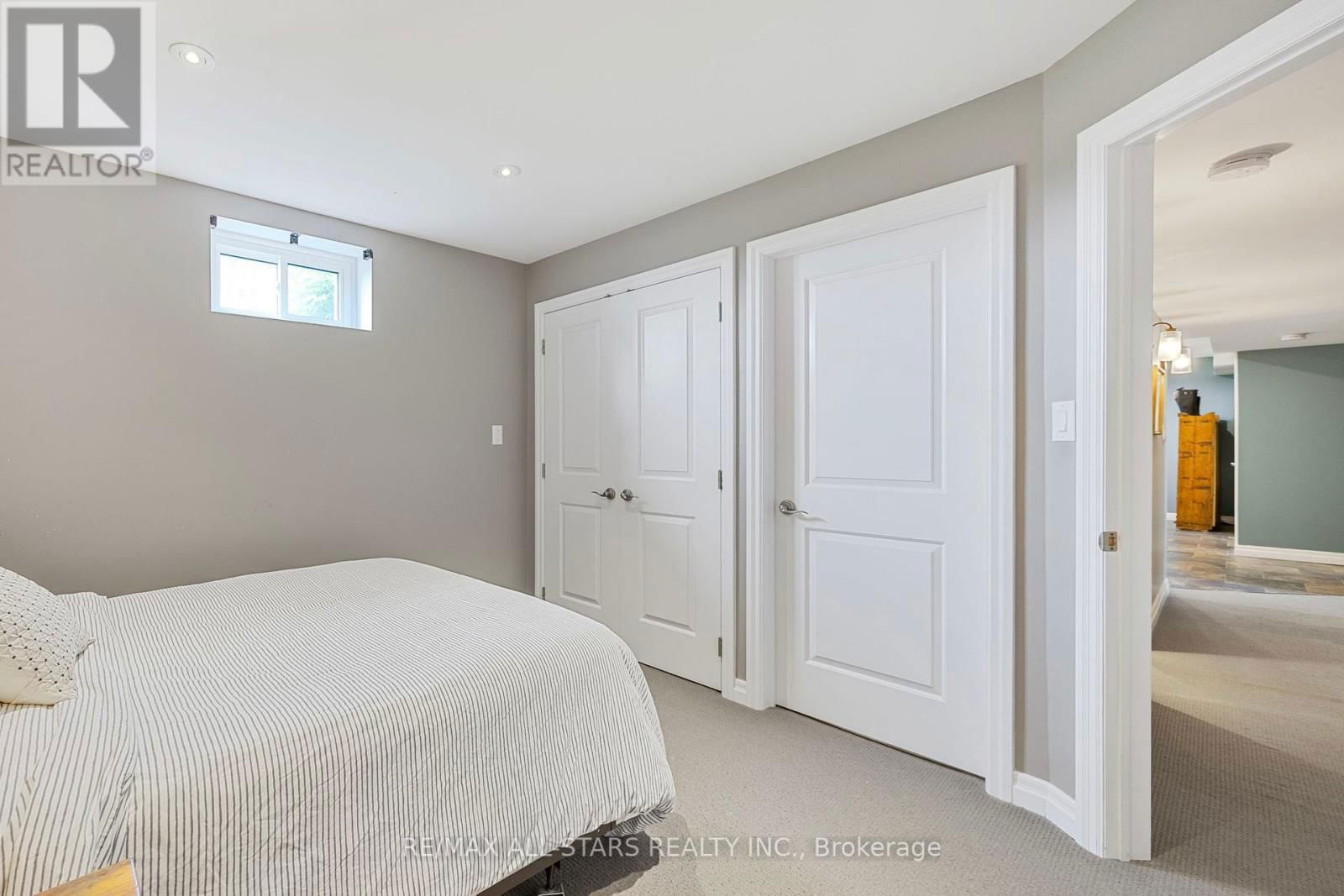 10240 4 CORNERS Image 31