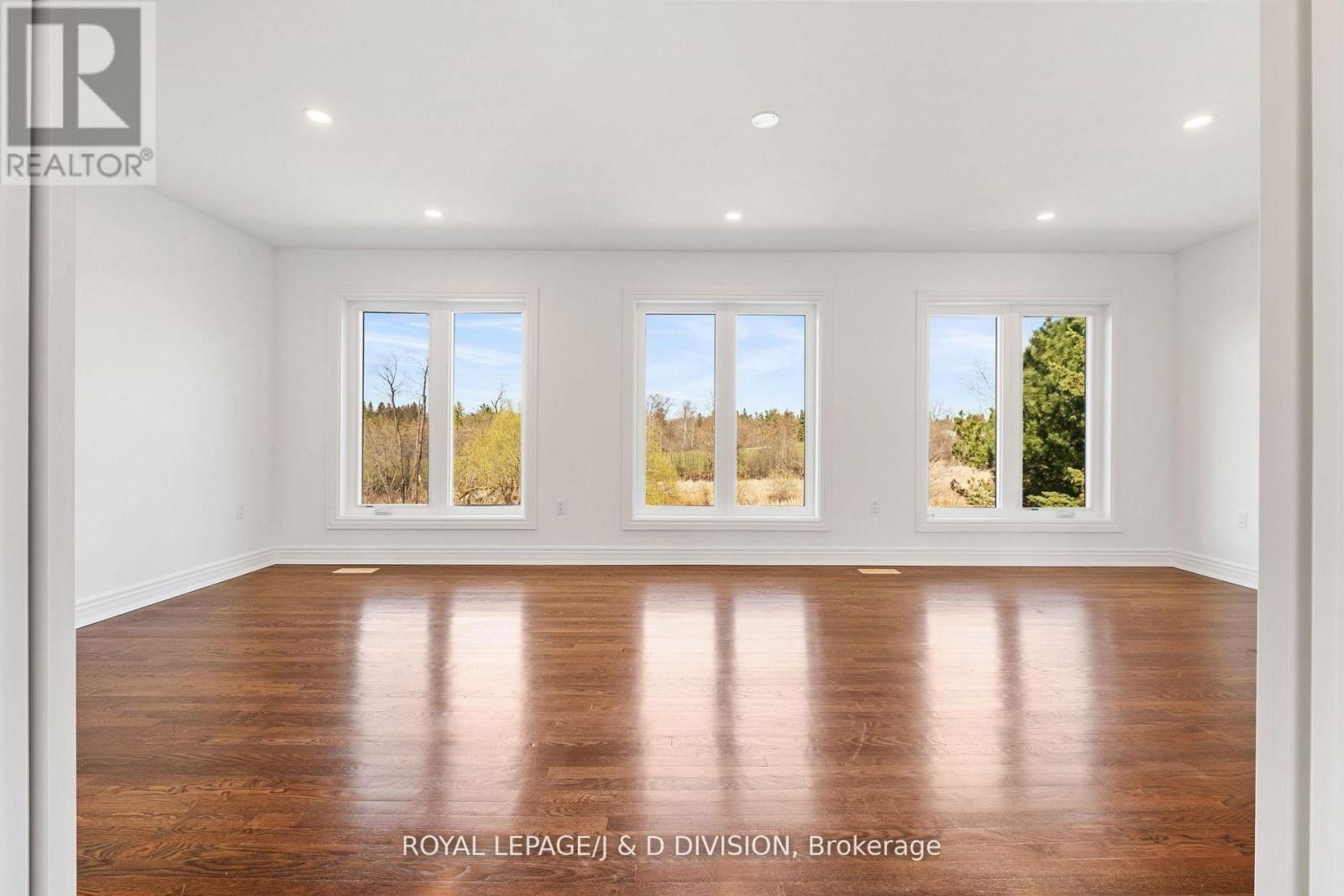 19 LOGAN COURT Image 15