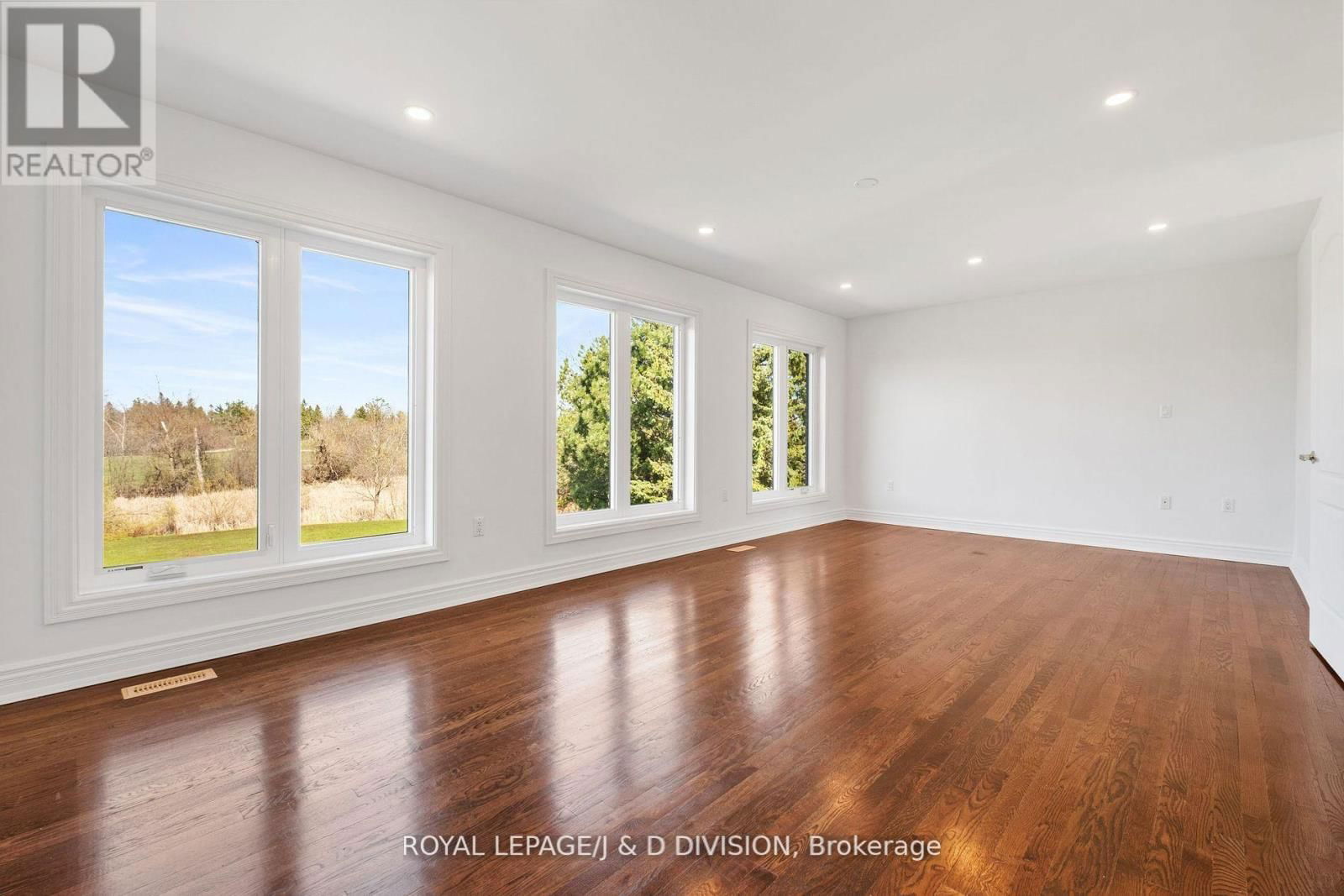19 LOGAN COURT Image 16