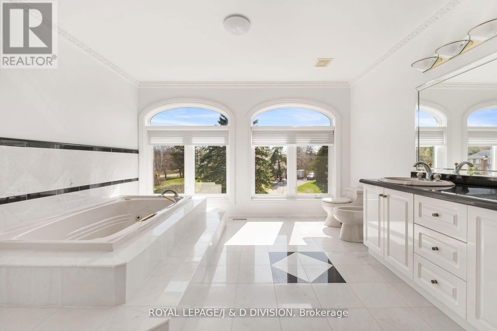 19 LOGAN COURT Image 18