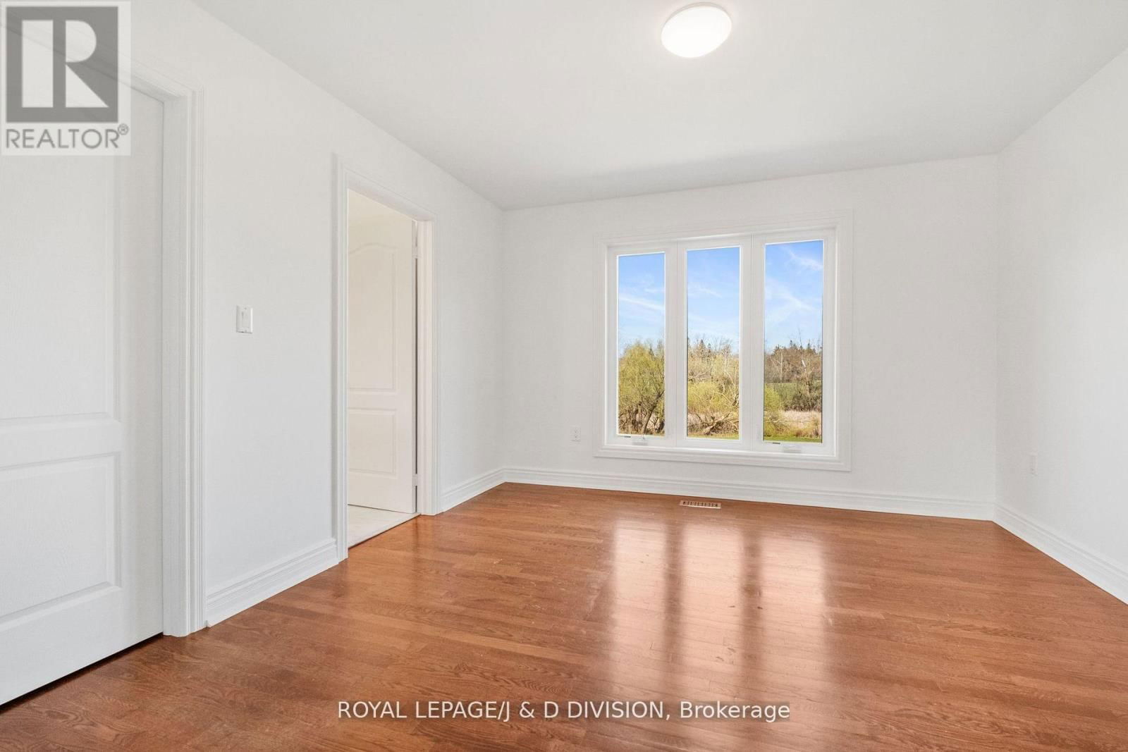 19 LOGAN COURT Image 23